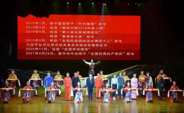 集團公司組織觀看大型話劇《其美多吉》.jpg