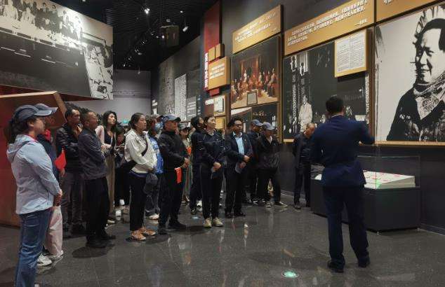 集團公司黨委組織黨員干部赴海北原子城“兩彈一星”紀念館開展以“學習習近平新時代中國特色社會主義思想，錘煉黨性修養，激勵擔當作為”為主題的黨性教育活動2.jpg
