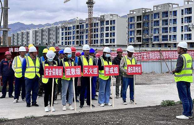 建設工程公司開展消防應急演練1.jpg