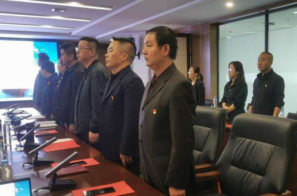 集團公司慶“七一”表彰大會之奏唱國歌.jpg