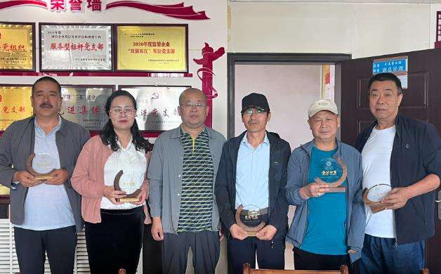 集團公司走訪慰問退休老干部.jpg