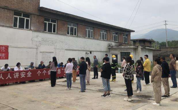 集團公司聯合大通事業部開展消防應急救援演練.jpg