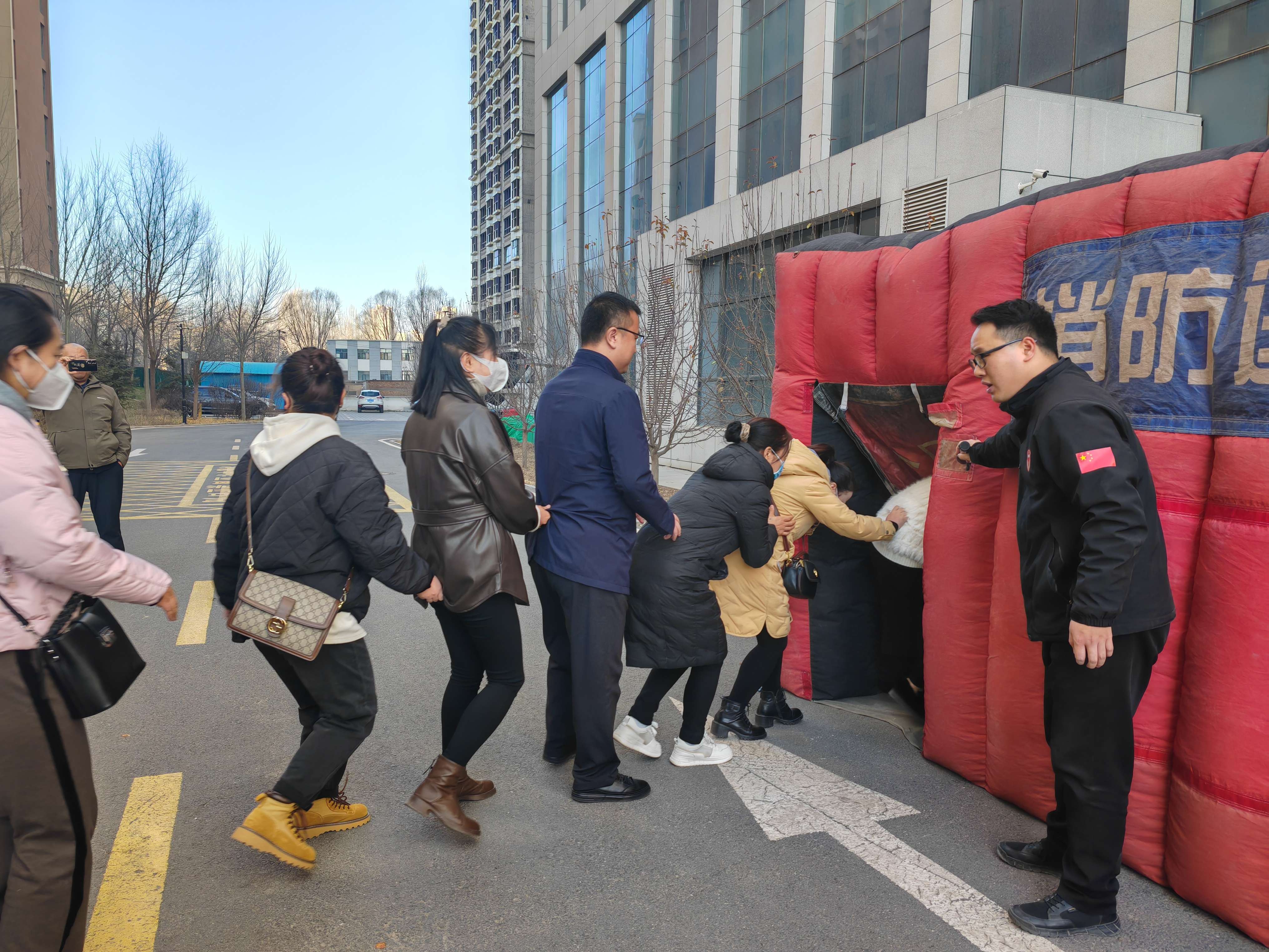 集團公司開展應急疏散演練.jpg