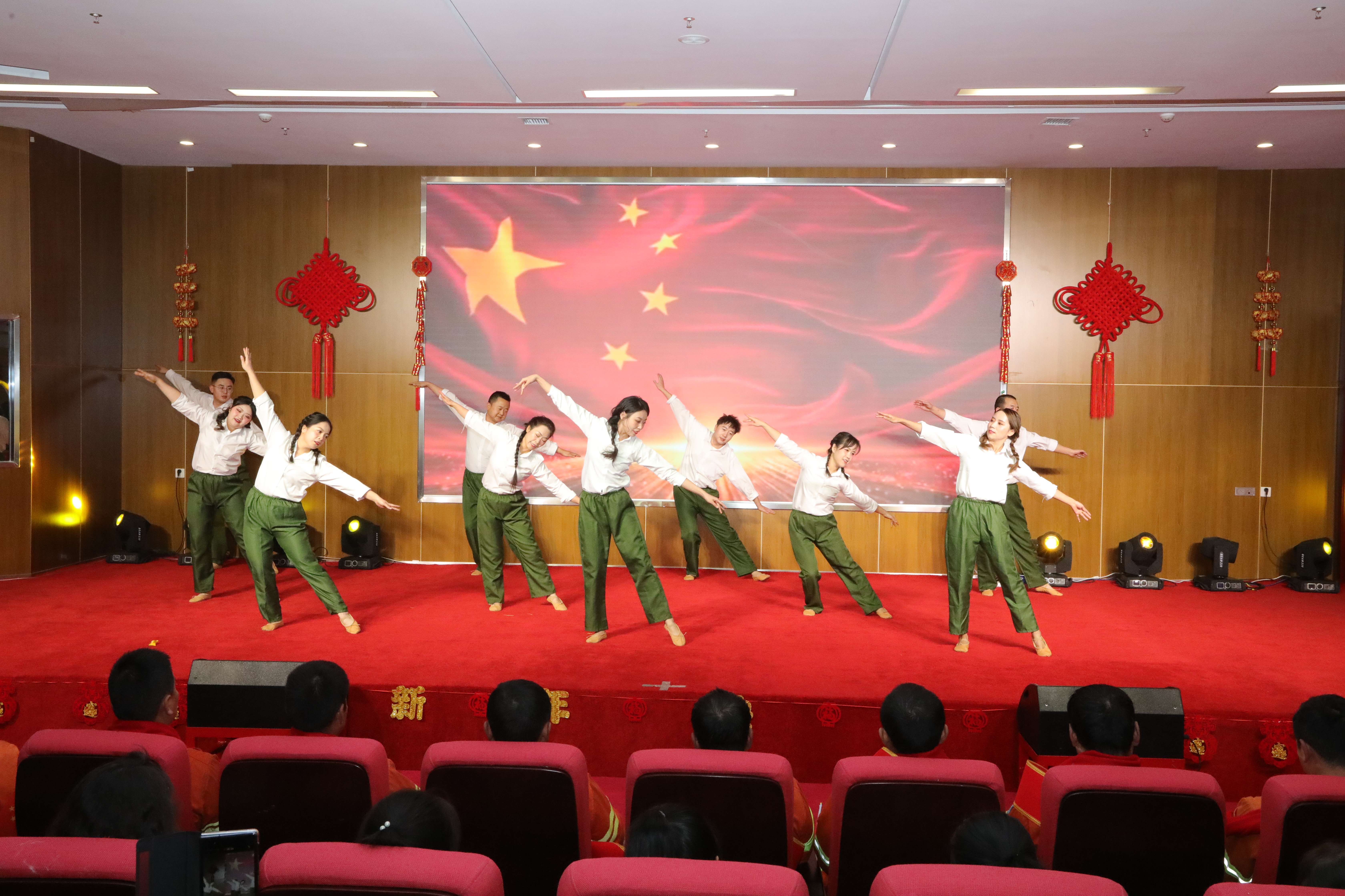 迎新年職工文藝匯演舞臺劇《芳華》.JPG