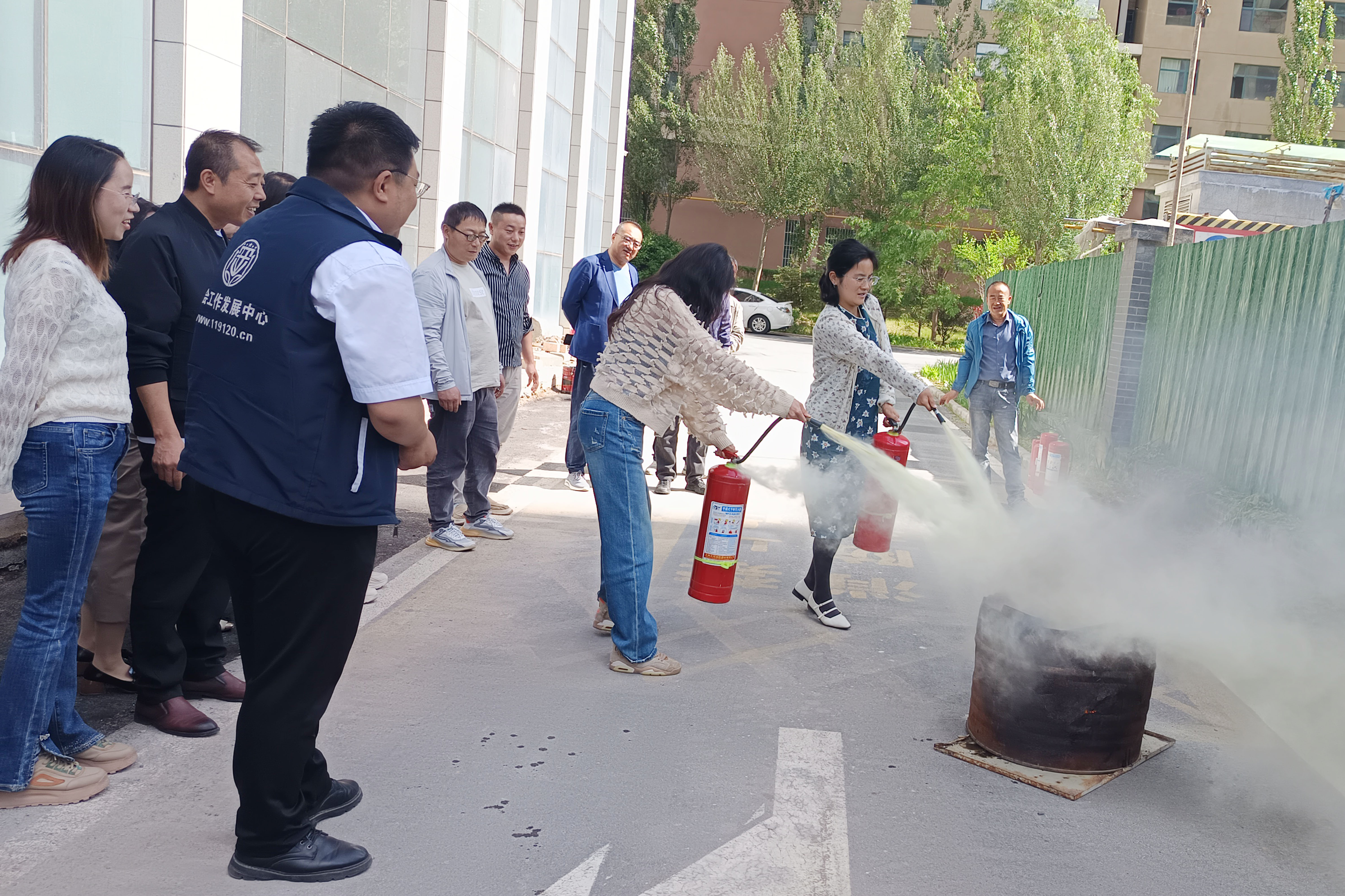 6月份集團公司開展滅火演練。.jpg